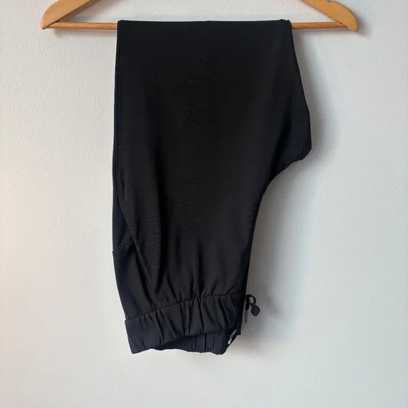 Lululemon black on the fly pant-size 6 - Picture 4 of 6